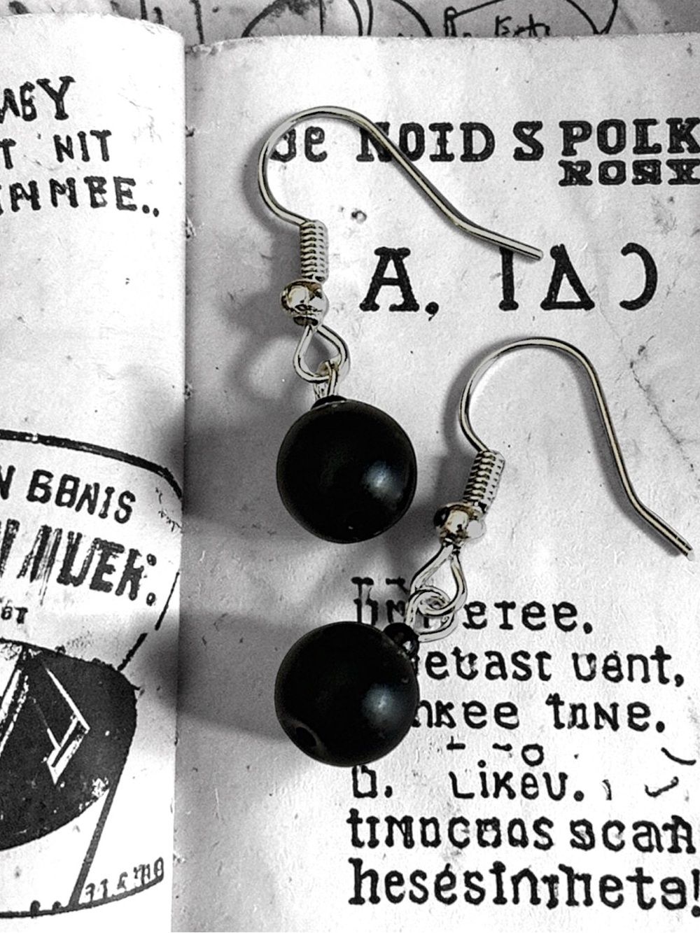5 For $25💫Alternative Black Bead Drop Earrings